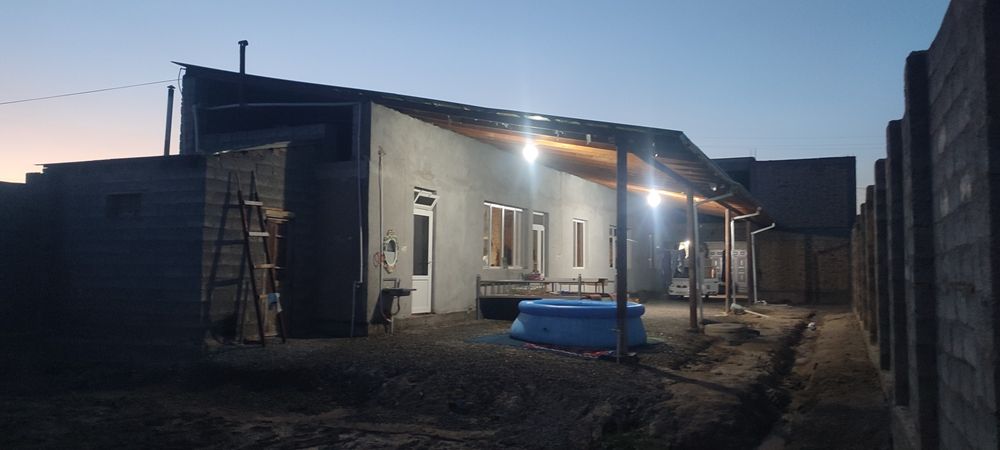 Уй сотилади гишдан курилган