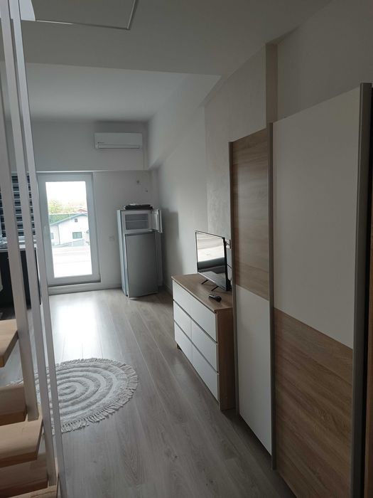 Studio de închiriat, bloc nou, parcare privată