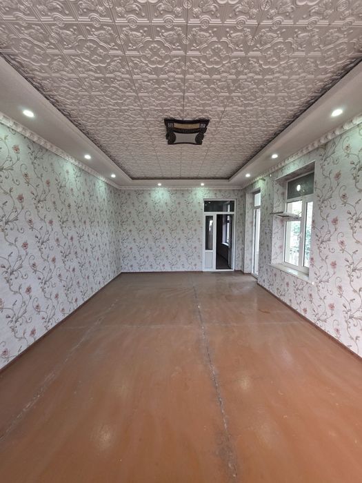 Hovli sotiladi Boxcha bozor oldida