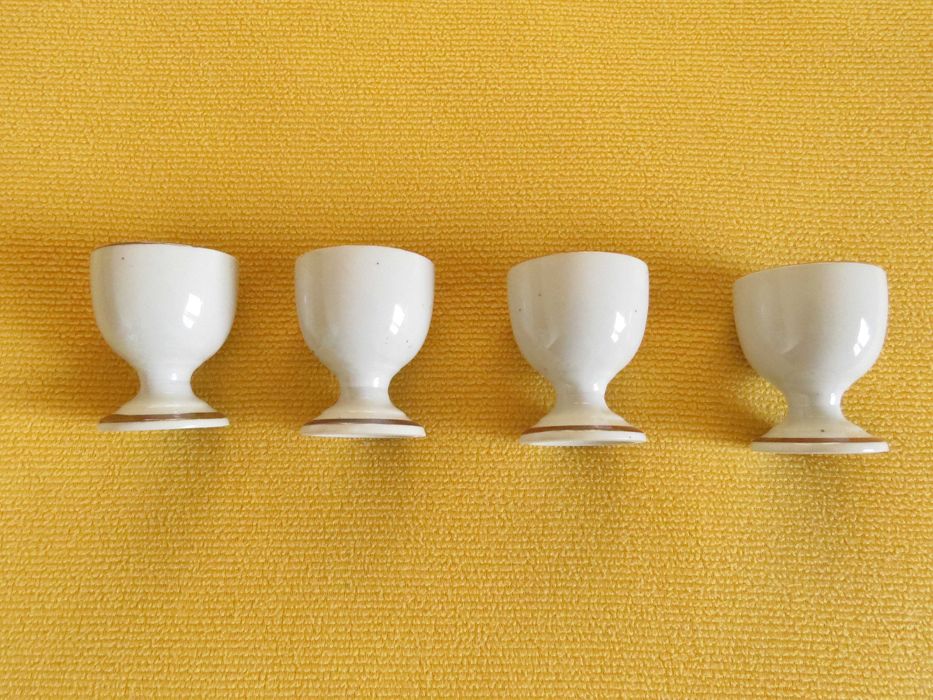 Set 4 suporturi pentru ou, imprimate cu motive florale