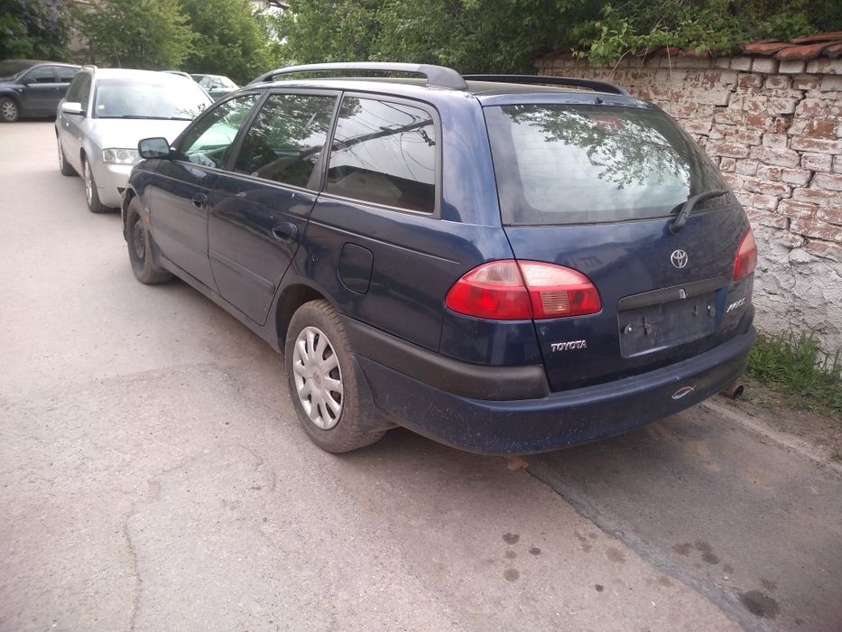 Продавам тойота Авенсис 2.0,d4d