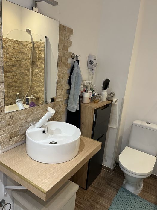 Vand apartament cu o camera,bucatarie,baie ,terasa si balcon