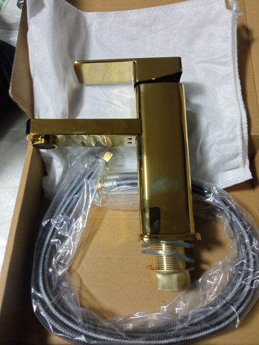 Baterie baie/bucătărie aurie