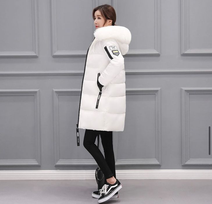 Дамско бяло яке с качулка и бял пух