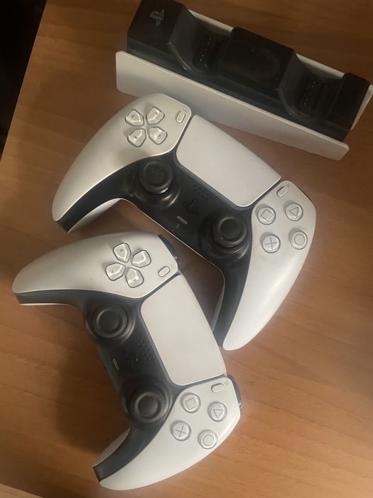 Плейстейшен 5 с 2 джостиками