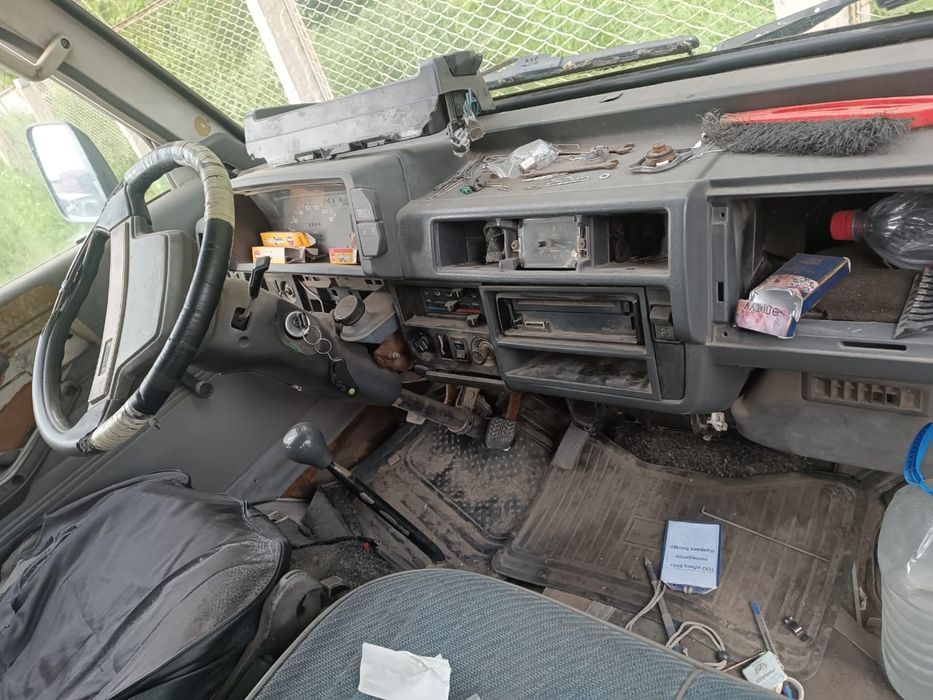 Продам машину Mazda E2000