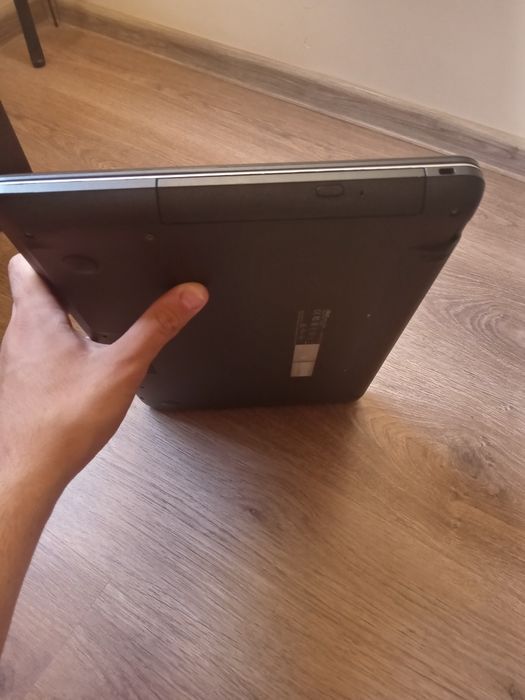 Лаптоп asus vivobook max