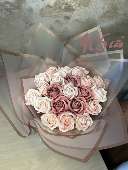 Buchete si aranjamente cu flori, dulciuri si/sau bauturi