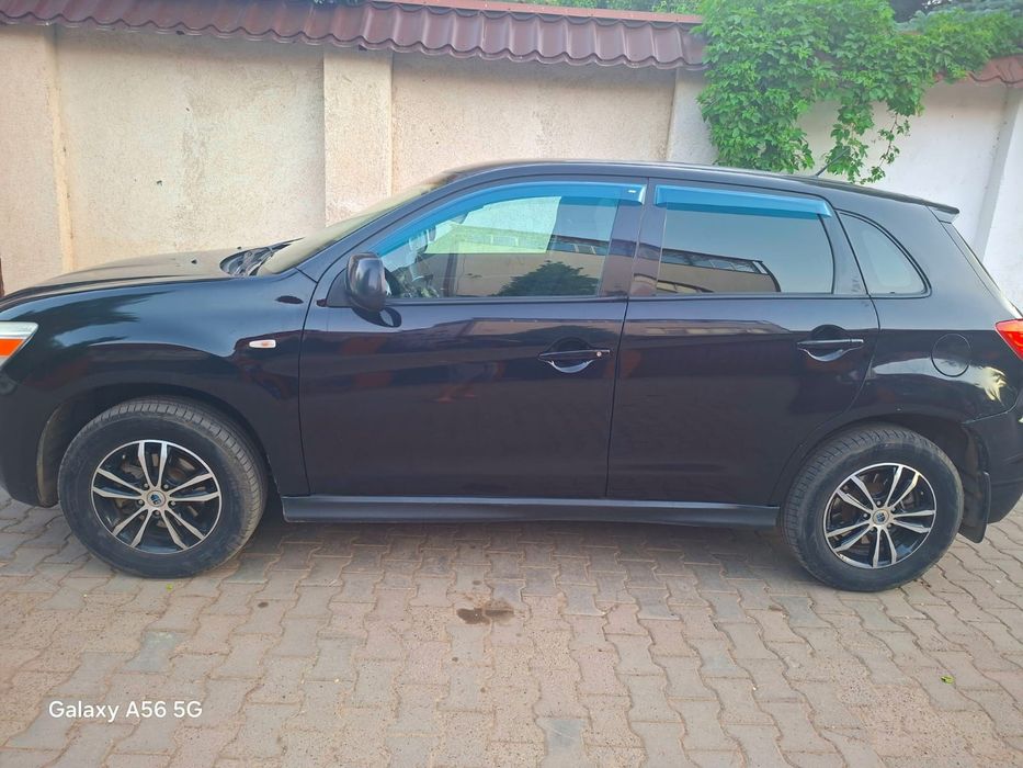 Продам автомашину черного цвета марка Mitsubishi