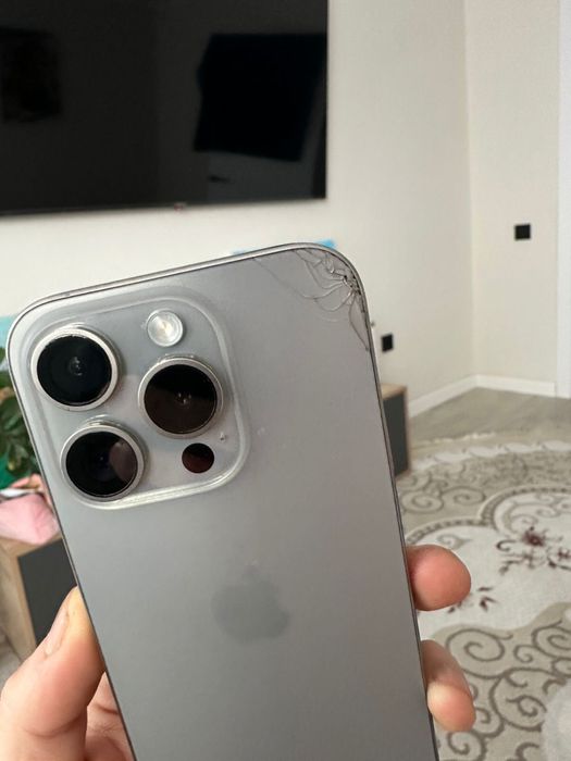 Продам айфон 15про 256