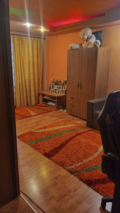 Vând ap. 2 cam Mioveni,etajul 2 zona Piață