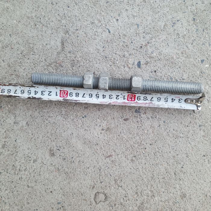 Болты с гайкоми ..