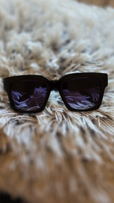 Продавам слънчеви очила