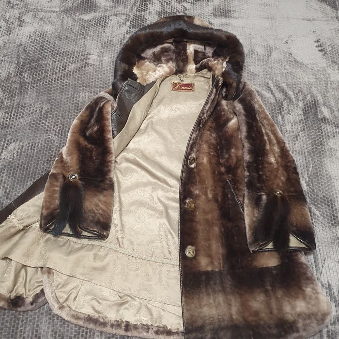 Продам шубу б/у  мутон , норка