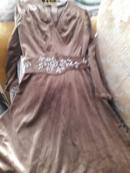 Продам вещи  женские нарядные