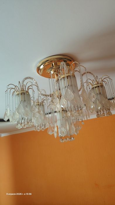 Продам люстру.         .