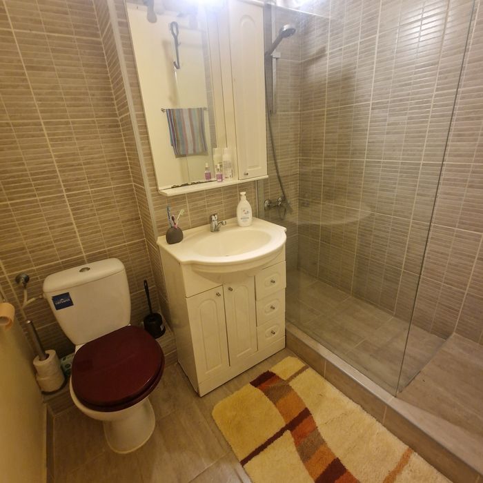 Închiriez apartament 4 camere