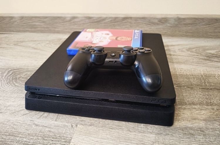 Vand PS4 SLIM .la un pret bun Brasov OLX.ro