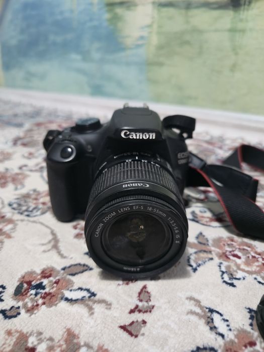 Canon EOS 1200D.