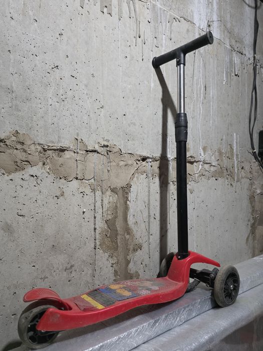 Продам детский трёхколёсный самокат.