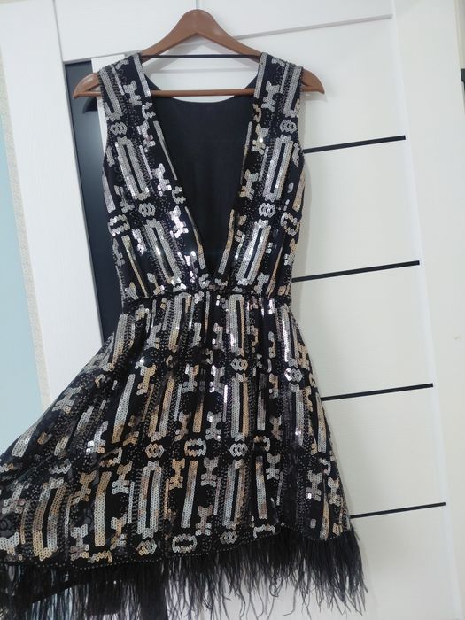 Платье в паетках и бисер.