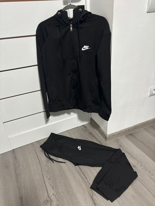 Trening Nike bărbați ieftină!