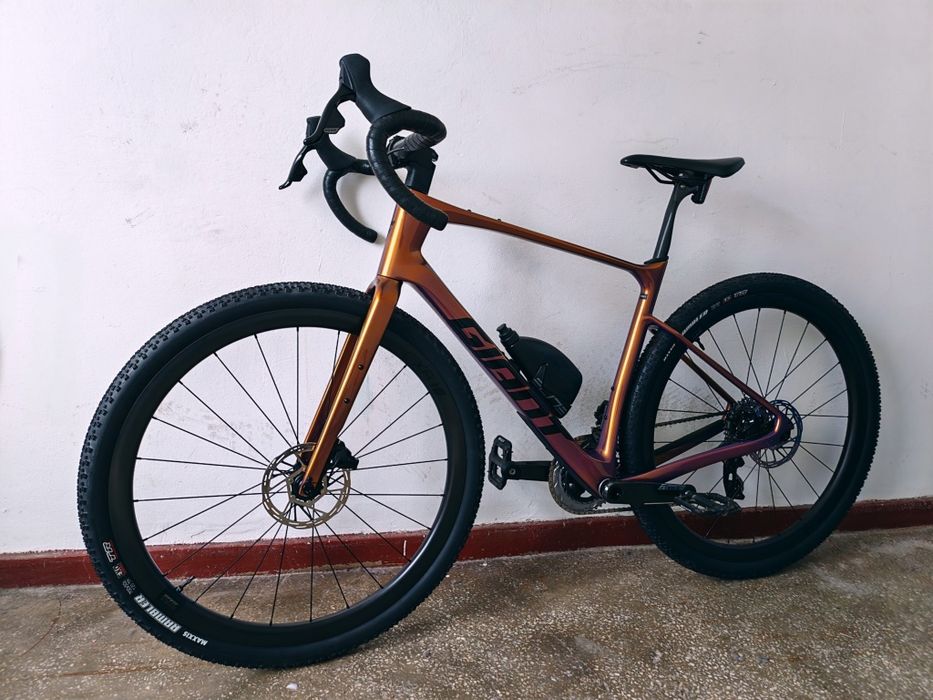 Bicicleta  Gravel  Full  Carbon  GIANT  REVOLT  ADVANCED  1  PRO  !! 2025  ! 2 x 12 Axs