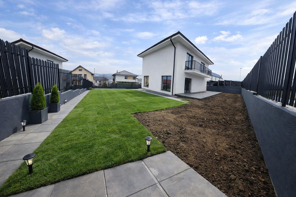 Vând casa individuala  la intrare in Chinteni