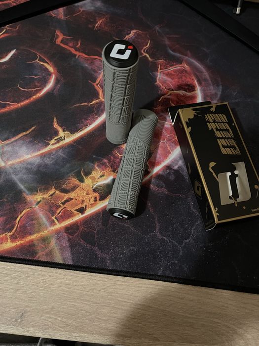 Number plate за Downhill колела, калник и ръкохватки чисто нови!!