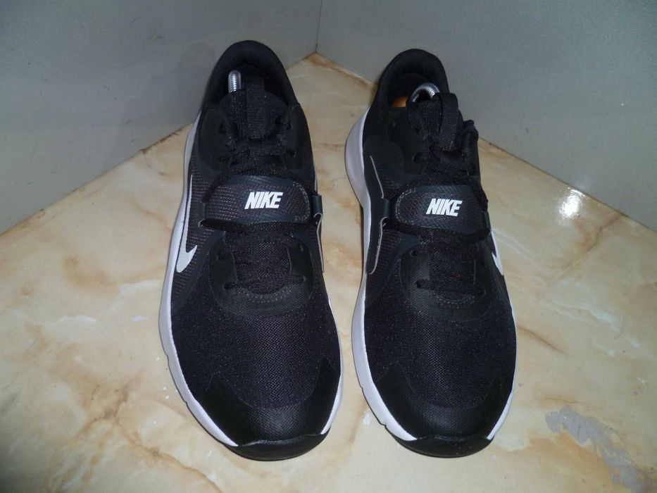 NIKE нови маратонки №45