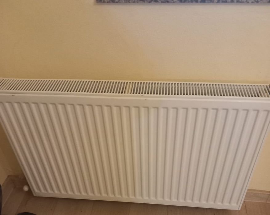 Calorifere otel panou, 180 cm si 100 cm — stare foarte buna
