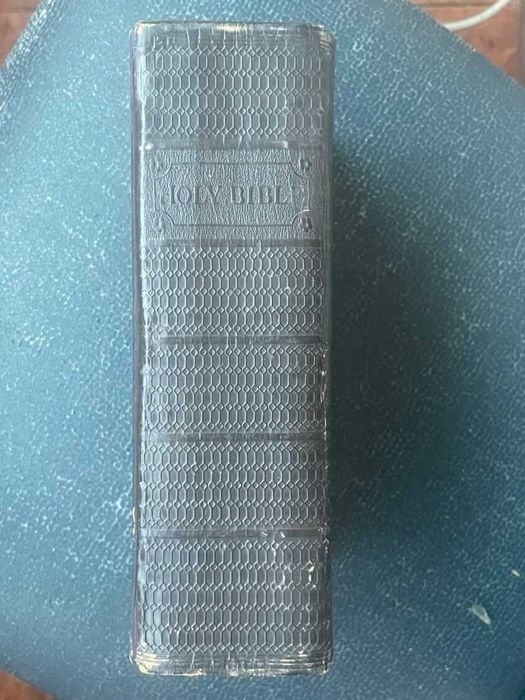 Biblia / Biblie veche,an 1837, lb. engleza, 23x15x7 cm, 1.7 kilograme