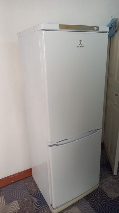 Холодильник Indesit