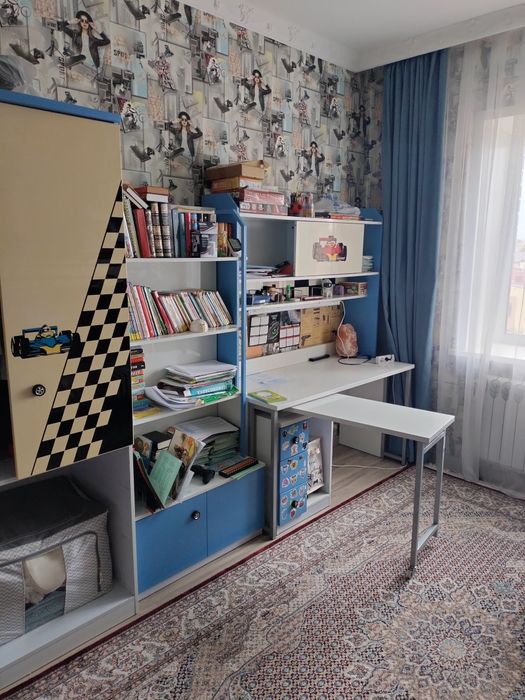 Продам кровать, стол и шкаф для одежды