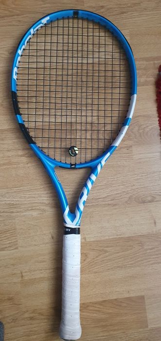 Vând racheta de tenis Babolat.