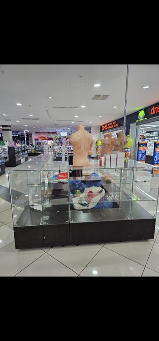 Продам витрину. 8 кв. М