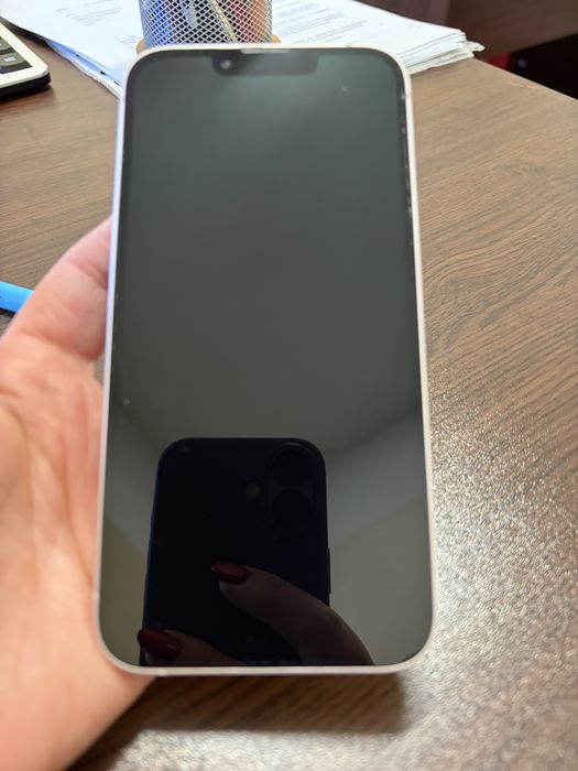 Продавам Iphone13