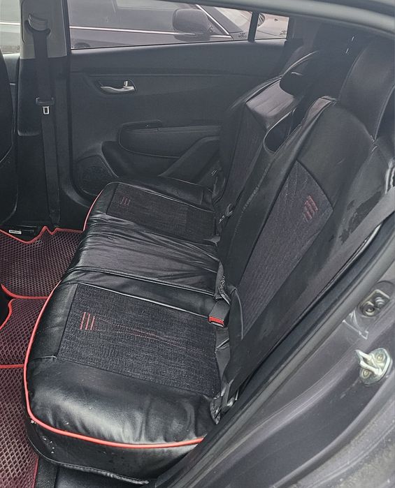 Продам авточехлы универсальные