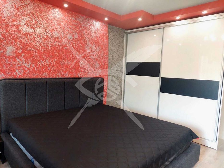 Продава се Тристаен апартамент в София, Люлин 3 - 88 кв.м за 2103 €/кв.м - Снимка #2