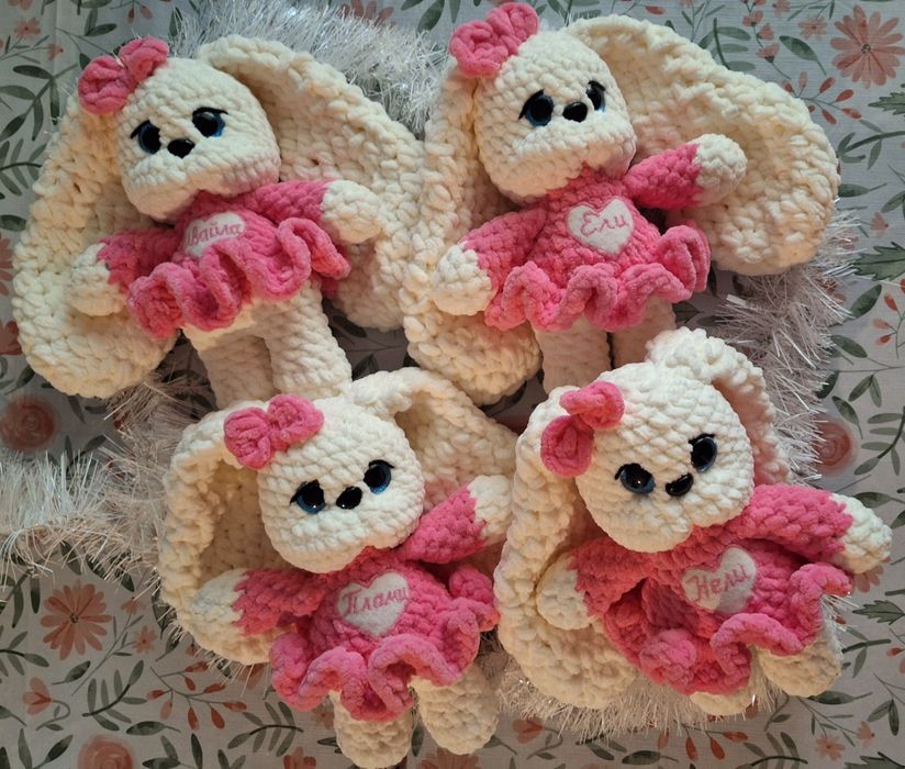 Плетени зайчета от плюшена прежда