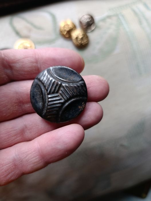 Пуговицы старинные крупные