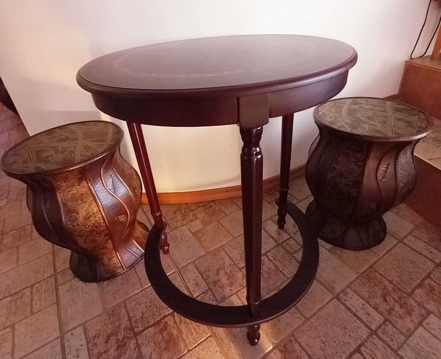 Количка за сервиране, масичка с табуретки, нож - кортик