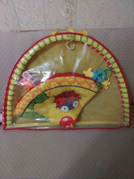 Развивающий коврик в отличном состоянии.