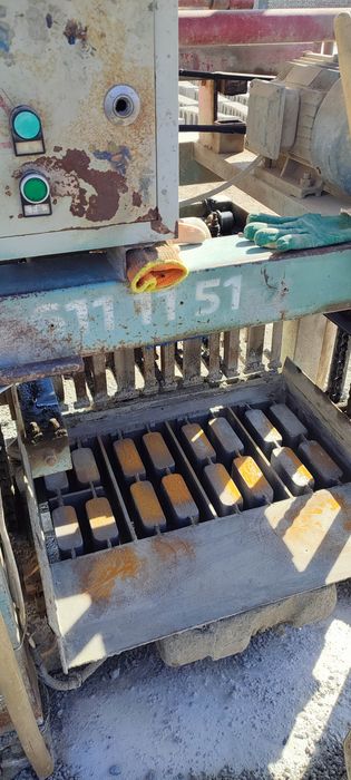 Шлакабулок апарати сотилади