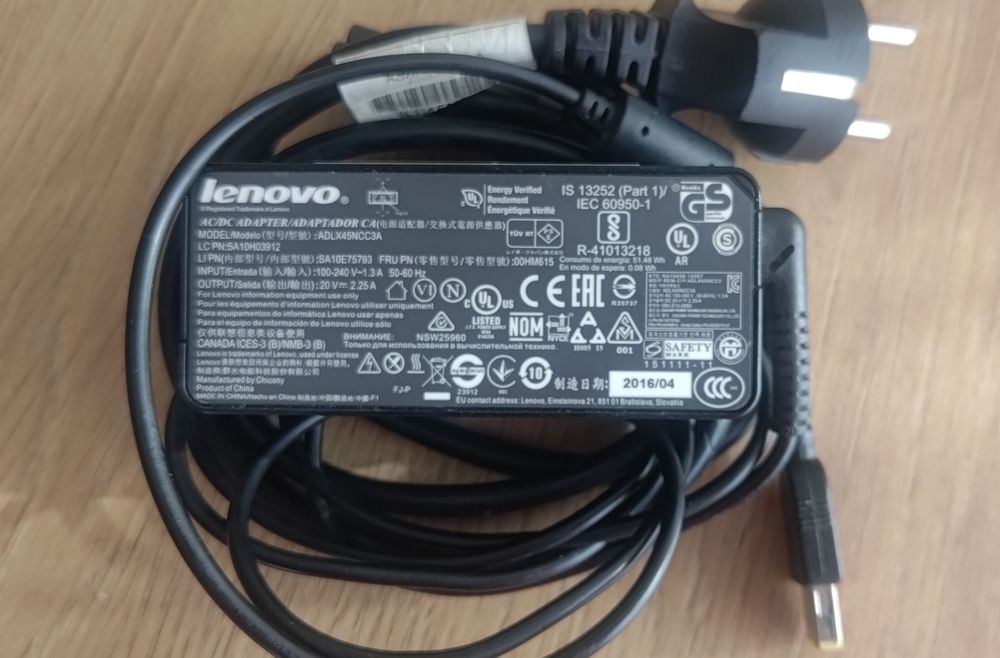 Încărcător laptop Lenovo 220v/20v