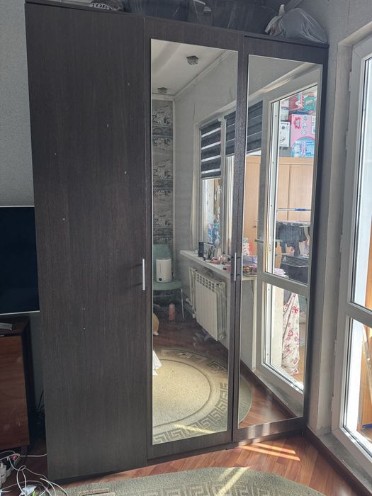 Шкаф плательный темно-коричневый