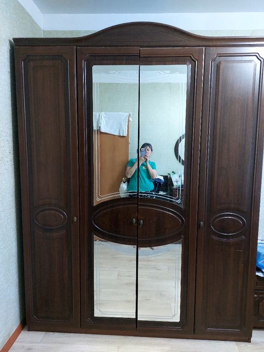 Спальный гарнитур,телевизор