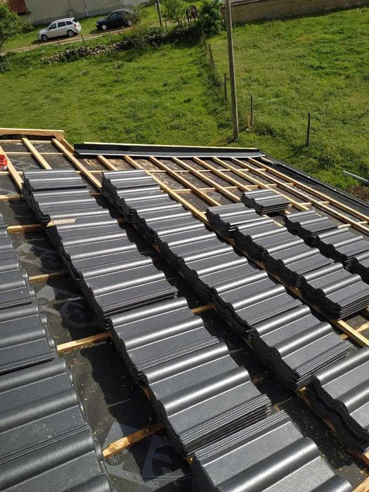 КЪЩА с РЗП 200 кв.м., двор 2,330 кв.м., село Манолово