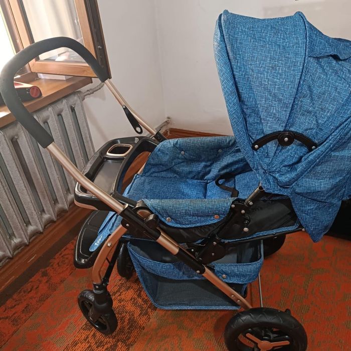 Коляска для малышей