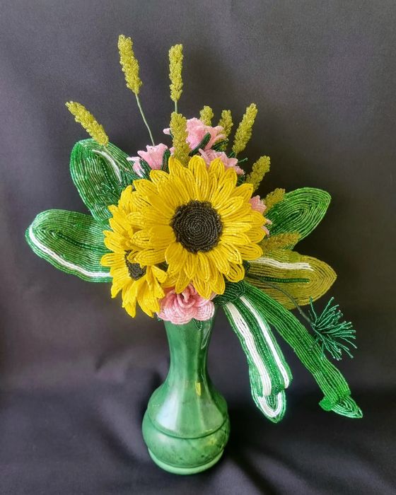 Цветочная композиция из бисера